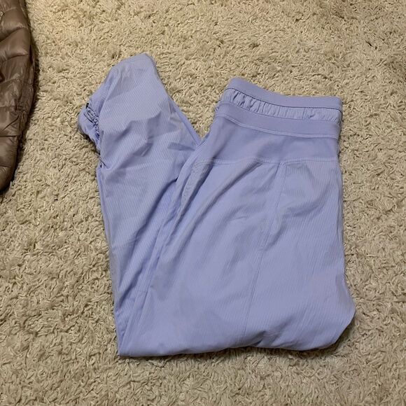 lululemon dance studio cropped pants pastel blue size 6 - Picture 1 of 2
